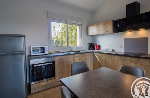 La Renaudiere Cottage | Modern Cottage Between Cholet and Nantes with Terrace and Pond