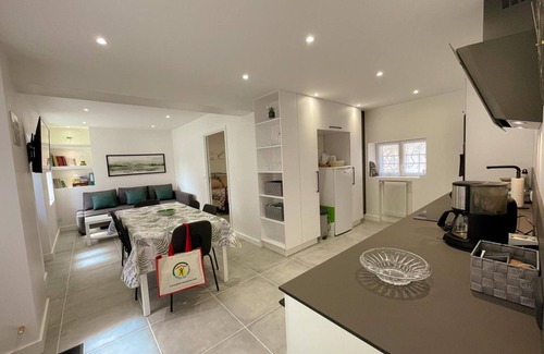 Amboise Cottage | Modern Cottage Close to Downtown Amboise with Parking, WiFi, and Outdoor Terrace