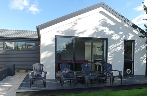 Christchurch Cottage | Modern Cottage in a Family Setting