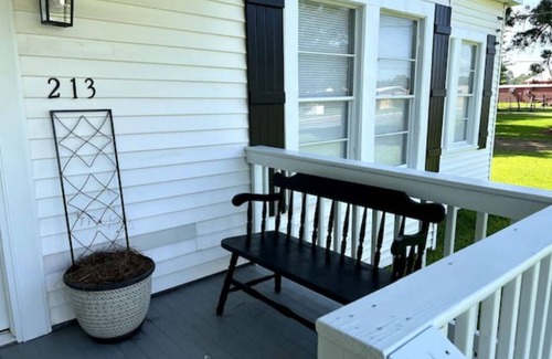 Benton Cottage | Modern Cottage in Downtown Benton