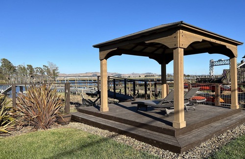 Napa Cottage | Modern Cottage with Private Dock and large yard on Napa River