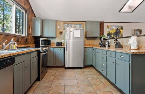 Leadville Cabin | Modern Cozy 2BR Cabin Oasis - Fireplace, Firepit