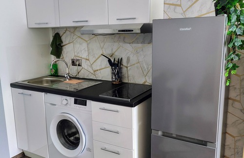 Hochemmerich Apartment | Modern cozy apartment with a big patio in a green neighborhood