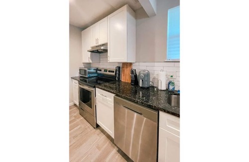 Concord House | MODERN & COZY CONCORD ESCAPE 2BR/1BTH APT