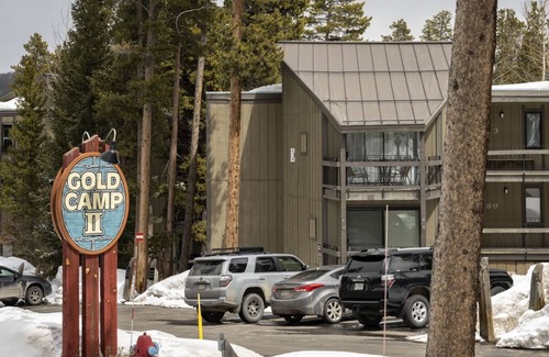 Boulder Ridge Condo | Modern cozy condo located close to ski area and Nordic Center in Breckenridge!