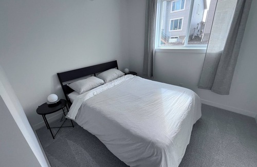 Cochrane House | Modern & Cozy guest suite