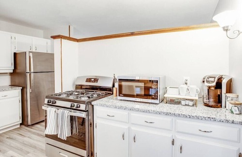 South Bend House | Modern Cozy Home 4 min Drive from Notre Dame