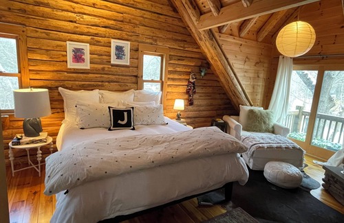 Town of Copake House | Modern, cozy log cabin in Copake with AC and WiFi