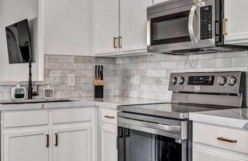 Northwest Reno House | Modern & Cozy Reno Retreat with EV Charger – Near Downtown & Tahoe