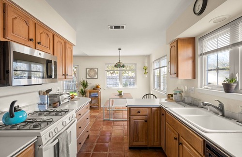 Woodstone Village House | Modern, cozy retreat in Austin city limits! Pet-friendly! Strong WiFi!