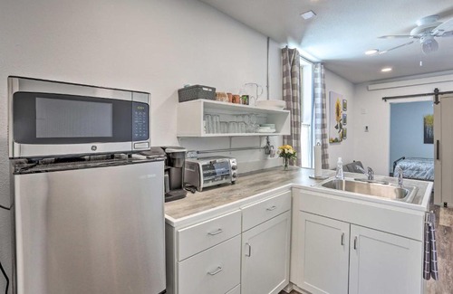 Custer Apartment | Modern Custer Apt - Walk to Shops and Dining!