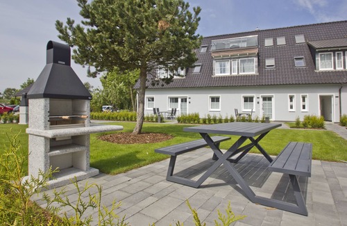 Gross Zicker Apartment | Modern vacation apartment with private terrace - Haus Inselwind FeWo MEERküste