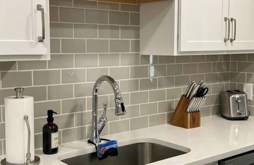 Grandview Heights Apartment | Modern Deco Flat - Mins to Everything❕