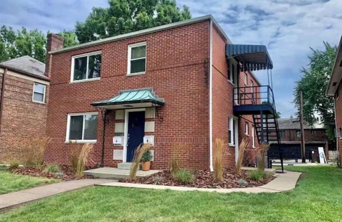 Grandview Heights Apartment | Modern Deco Flat - Mins to Everything❕