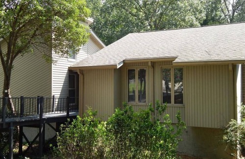 High Point House | Modern Decor House in quiet and safe neighborhood