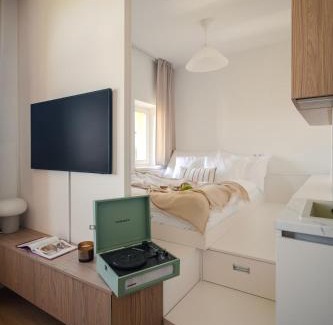 Vinohrady Apartment | Modern design studio with fast WI-FI & balcony