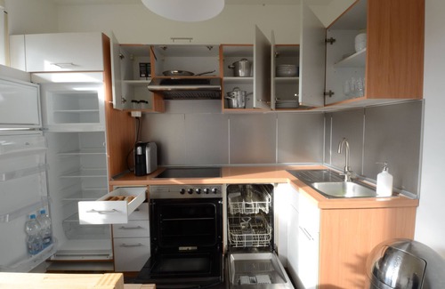 Kranichstein Apartment | Modern designer studio with great forest view and excellent transport links