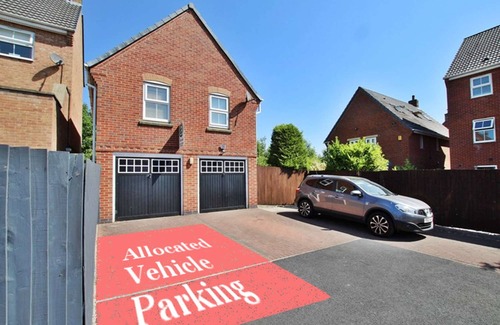 Thatto Heath House | Modern, detached 2 bedroom property. Free parking.