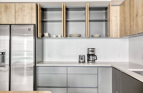 City West Apartment | Modern Downtown 1BR w/Pool, Gym & W/D near Staples Center, by Blueground (LAX 544)