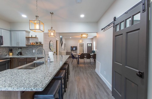New Albany House | Modern downtown 4-BR/3 bath spacious home with free on site parking, sleeps 10