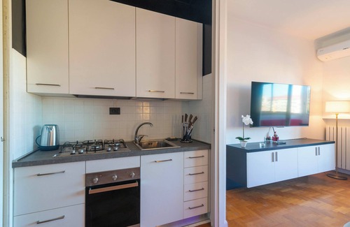Quartiere XIII Aurelio Apartment | Modern downtown apartment with panoramic view of St. Peter's dome