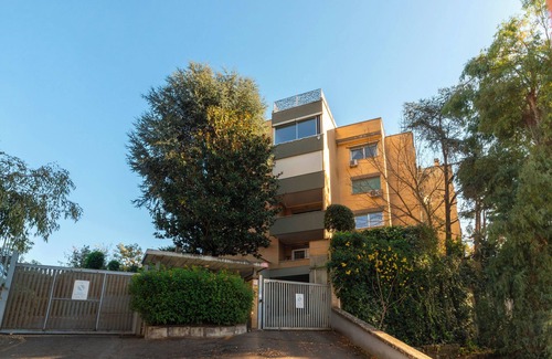 Quartiere XIII Aurelio Apartment | Modern downtown apartment with panoramic view of St. Peter's dome