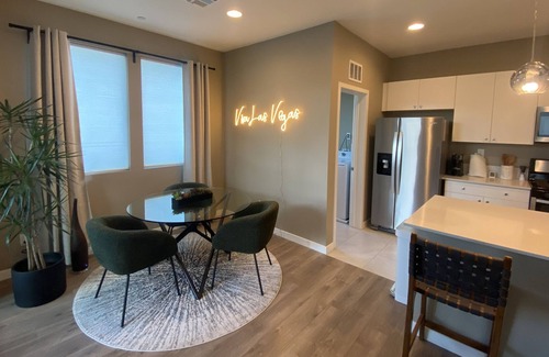 Summerlin South Condo | Modern Downtown Summerlin Condo w/ Red Rock Canyon View