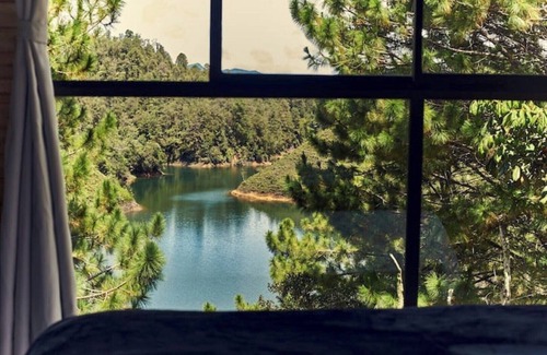 Guatape Cabin | Modern Duplex Cabin With Kitchen, Jacuzzi and Lake
