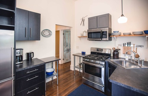 West Seventh House | Modern Elegance & Historic Charm W7th/DT STP South Unit