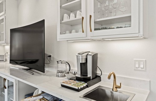 The Dalles House | Modern Elegance, Open Concept, Peaceful, Luxurious.Traveler's Sanctuary!