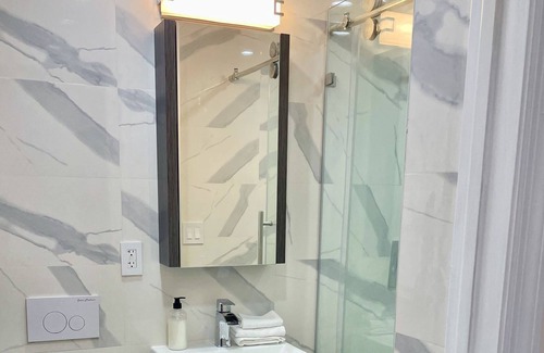 Alphabet City Apartment | Modern, elegant, and large studio apartment #1 - 5 min away from East River Park