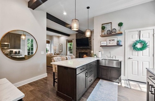 Lexington House | Modern & Elegant Carriage House at Historic Warsaw