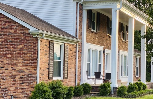 Nashville House | Modern | Elegant | Convenient
