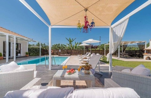 Vanato Villa | Modern & Elegant Villa, A/C, Superb Outdoor Areas, Private Pool - Quiet Setting 10mins from Tsilivi