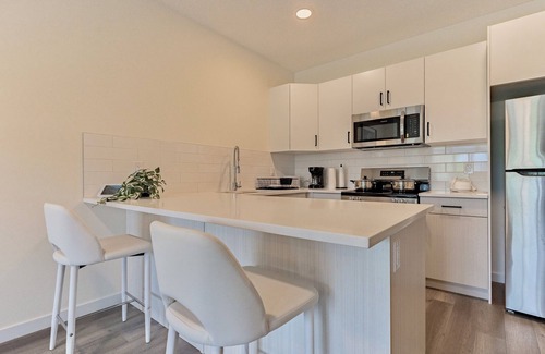 North Central Edmonton House | Modern entire stylish 3 bedroom home in downtown Edmonton.