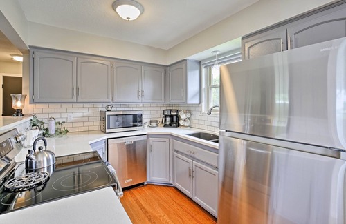 Excelsior Springs House | Modern Excelsior Springs Home w/Deck & 3 Acres!