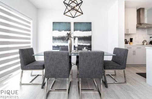 Southwest Edmonton Apartment | Modern Executive Home-Sleeps12-KingBeds-FullHouse