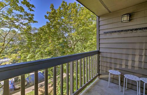 Renton Apartment | Modern Family Condo about 12 Mi to Downtown Seattle!