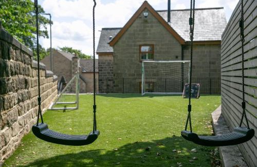 Yeadon House | Modern Family Home - Gateway to Yorkshire