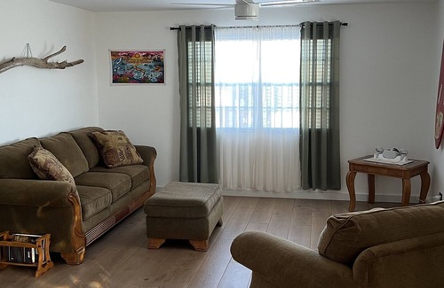 Cockburn Town House | Modern Family Oasis 3 mins from beach!