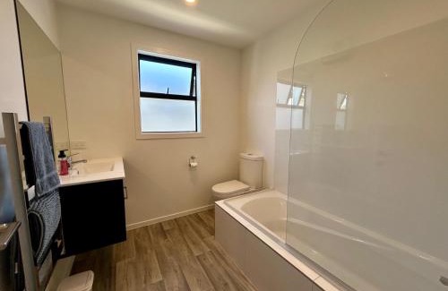 Lowburn House | Modern Family Pad In Cromwell