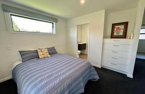 Lowburn House | Modern Family Pad In Cromwell