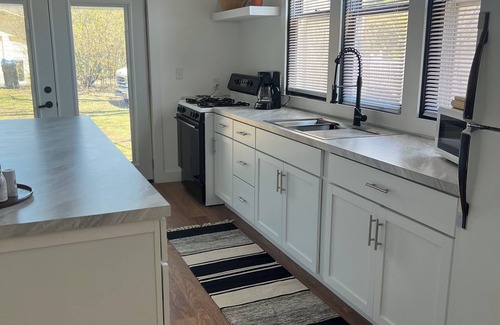 Gladstone House | Modern Family Retreat, 3 Blocks from Beach