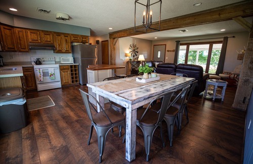 Chambersburg House | Modern Farmhouse, Central Pike Co. IL, Scenic views, Spacious gathering room