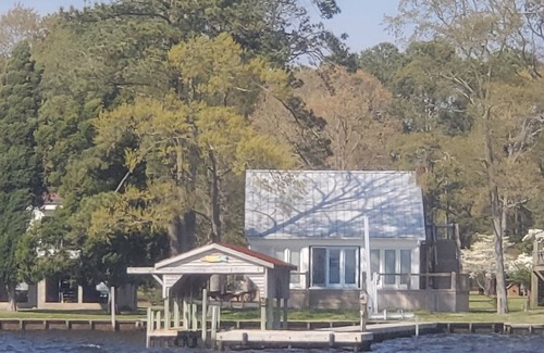 Bath House | Modern Farmhouse Cottage on water with dock