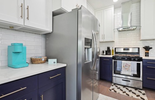 Paige House | Modern Farmhouse in McDade on 3 acres with Backyard Firepit and Fooseball Table!