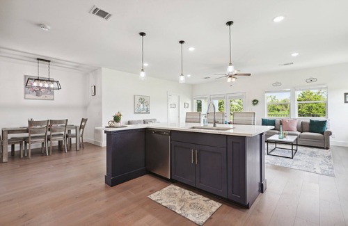 Paige House | Modern Farmhouse in McDade on 3 acres with Backyard Firepit and Fooseball Table!