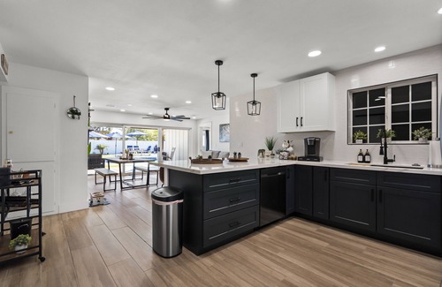 Gililland House | Modern Farmhouse Resort with Private Pool in the heart of Tempe. Dog Friendly!