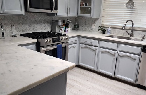 Tulare House | Modern Farmhouse style 3-bedroom house with EV charger/WiFi in welcoming Tulare