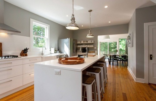 Three Oaks House | Modern Farmhouse w/Pool & Hot Tub, Surrounded by Nature - 5 minutes to beach!